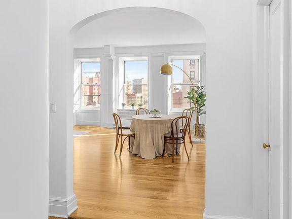5th image of 301 W 108th St APT 10F
