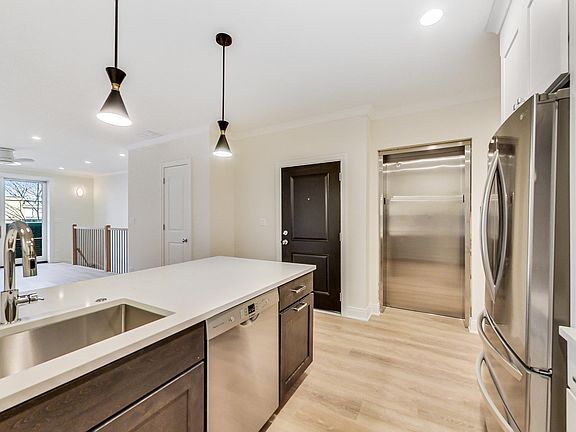 3rd image of 4311 N Western Ave #1