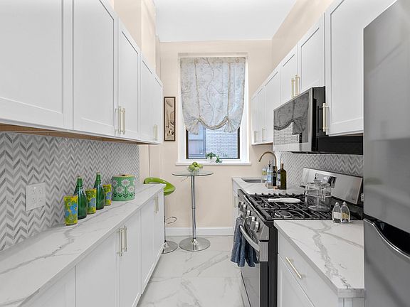 3rd image of 238 W 106th St APT 1AA