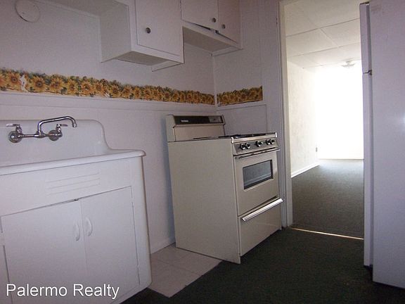 2nd image of 420 W 8th St APT 4