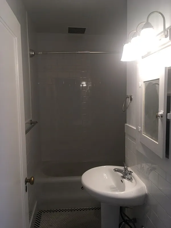 1585 West 13th Avenue Vancouver — Photo 2