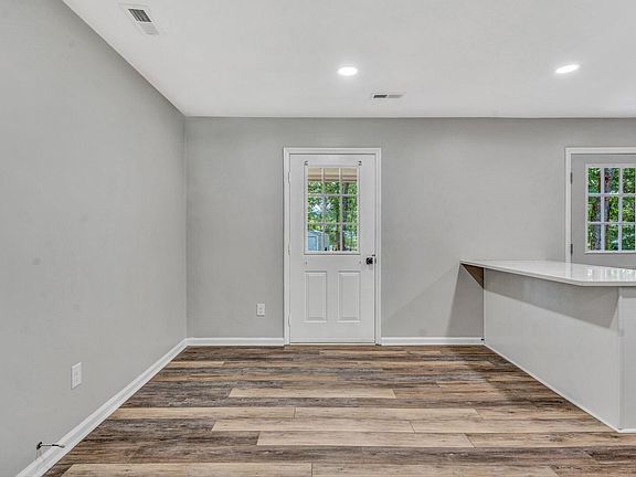 5th image of 2119 Coachman Dr