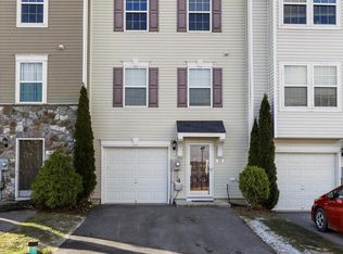 90 Teakwood Dr, Martinsburg, WV 25404