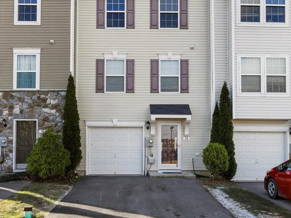 90 Teakwood Dr, Martinsburg, WV 25404