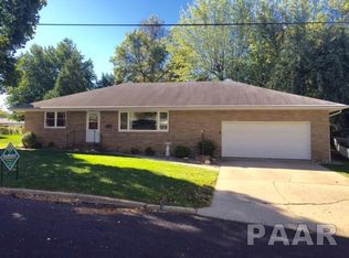2216 Sunset Dr, Pekin, IL 61554