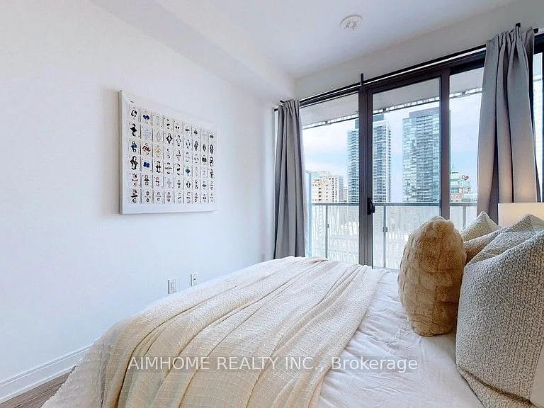 50 Charles St E #1403 — Photo 14