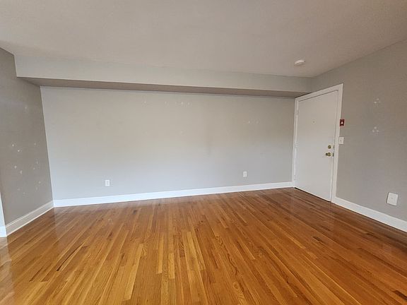 5th image of 240 Sheffield Ave #10B