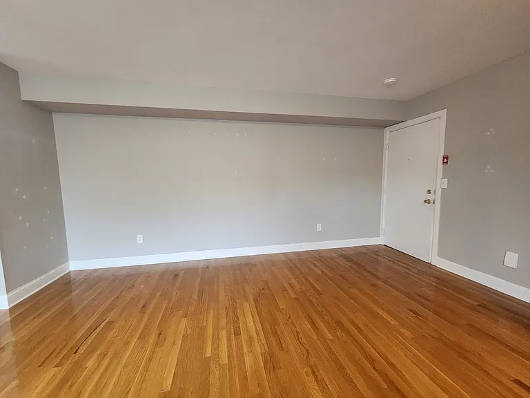 240 Sheffield Ave #10B — Photo 5