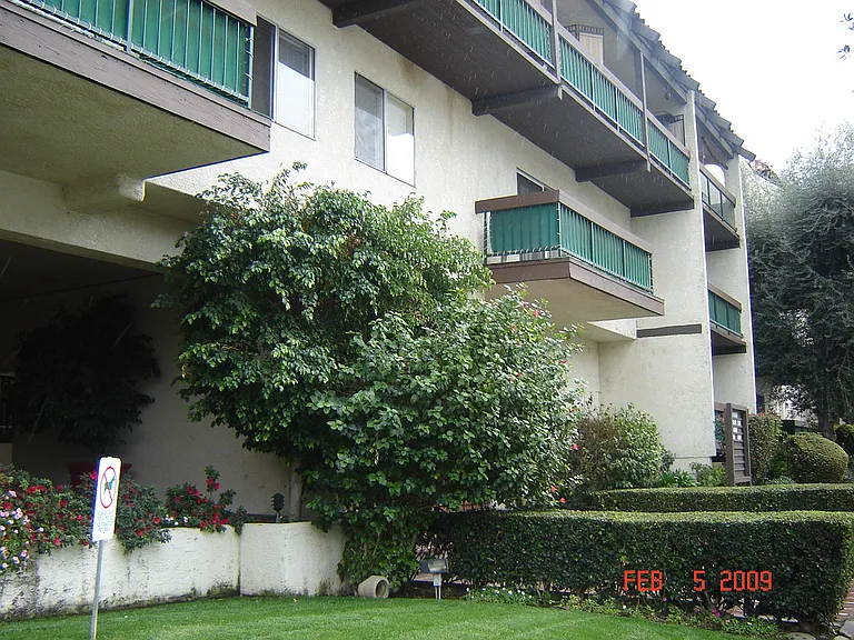 5460 White Oak Ave #K208 — Photo 32