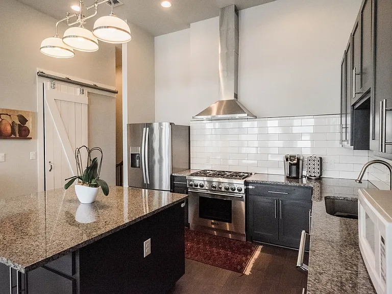 1121 N Academy Ave #B — Photo 4