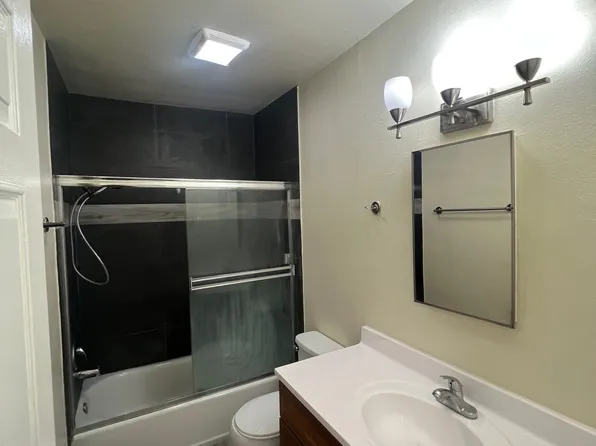 11730 S New Hampshire Ave, Los Angeles, CA 90044