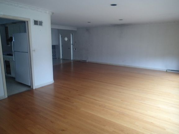 5th image of 6406 N Kilbourn Ave
