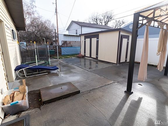 5th image of 808 S Sycamore Ln