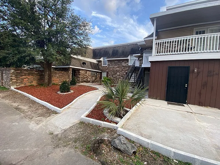 5805 Tall Timbers Dr #D — Photo 6
