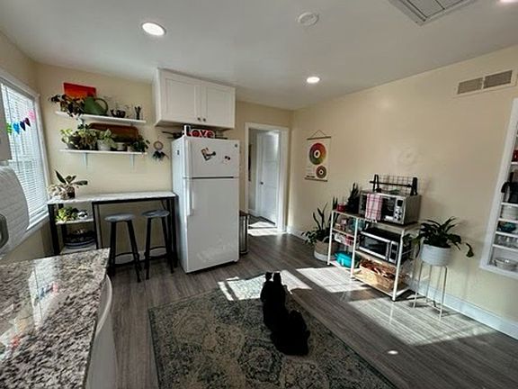 5th image of 3021 U St APT A