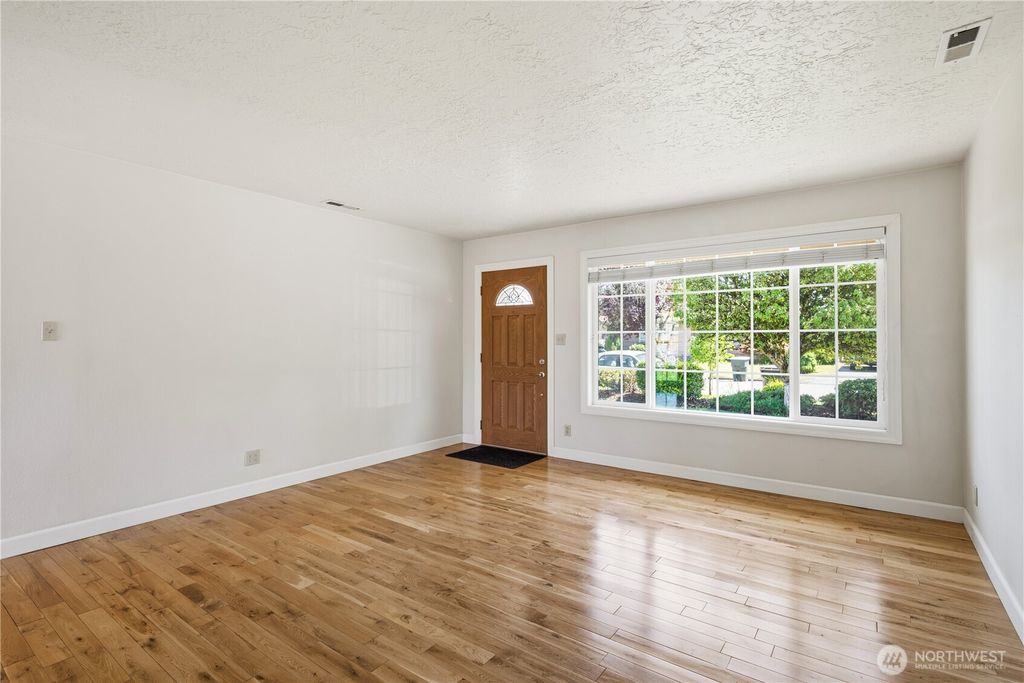 2570 Taylor Avenue, Longview, WA - View 4
