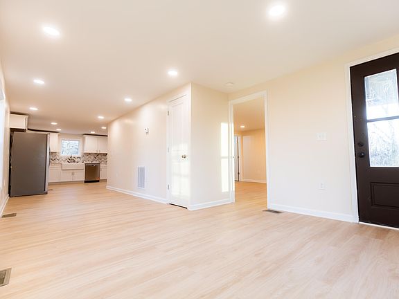 3rd image of 942 Hawkins Cummins Rd