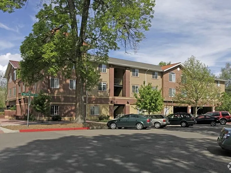 Atrium Suites - 2 BR/2 BA & 3 BR/3 BA — Photo 8