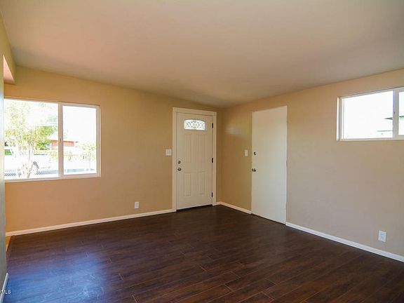 5th image of 226 E Inez St