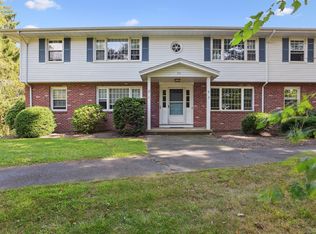 22 College St APT 4, Clinton, CT 06413