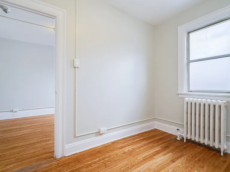 2099 Yonge St #3 — Photo 6