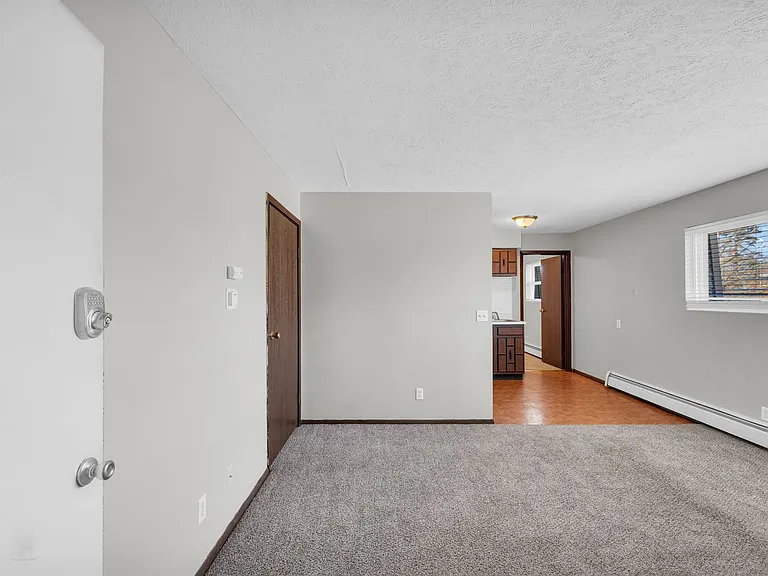 205 W Shelbourne Dr — Photo 5