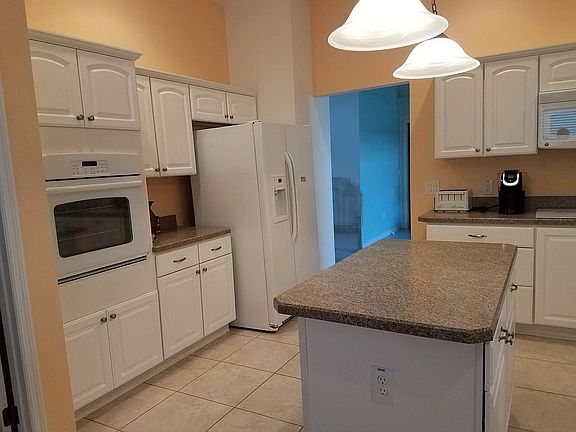 2nd image of 888 Mandrake St