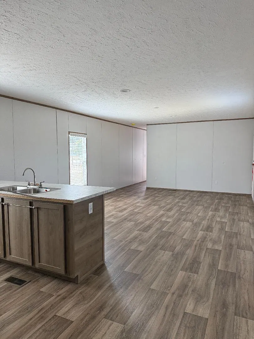 1527 Syracuse Community Rd — Photo 3