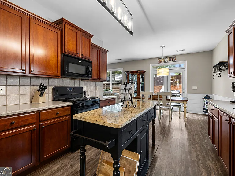 77 Lakeshore Pkwy — Photo 15