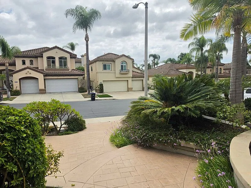 4 bed, 3.0 bath, 2907 sqft, $5,900 — Photo 4