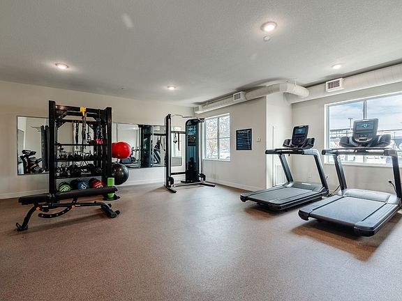 4th image of 411 W Maple St #6f7f3eb39