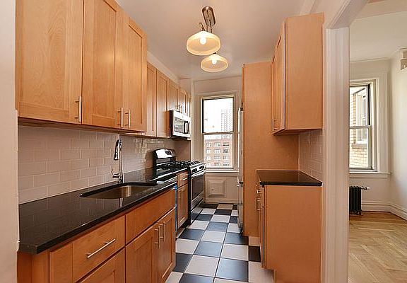 5th image of 115 E 89th St APT 8B