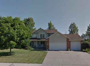 670 Woodland Dr, Robins, IA 52328