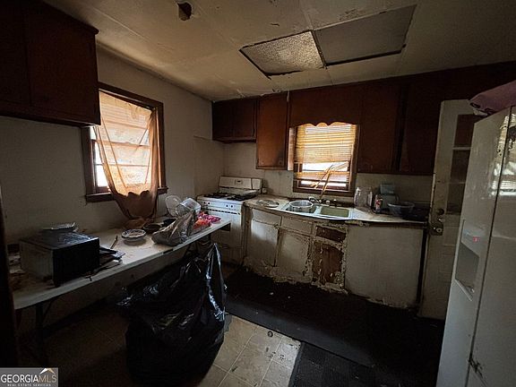 3rd image of 2402 Clifton Springs Rd
