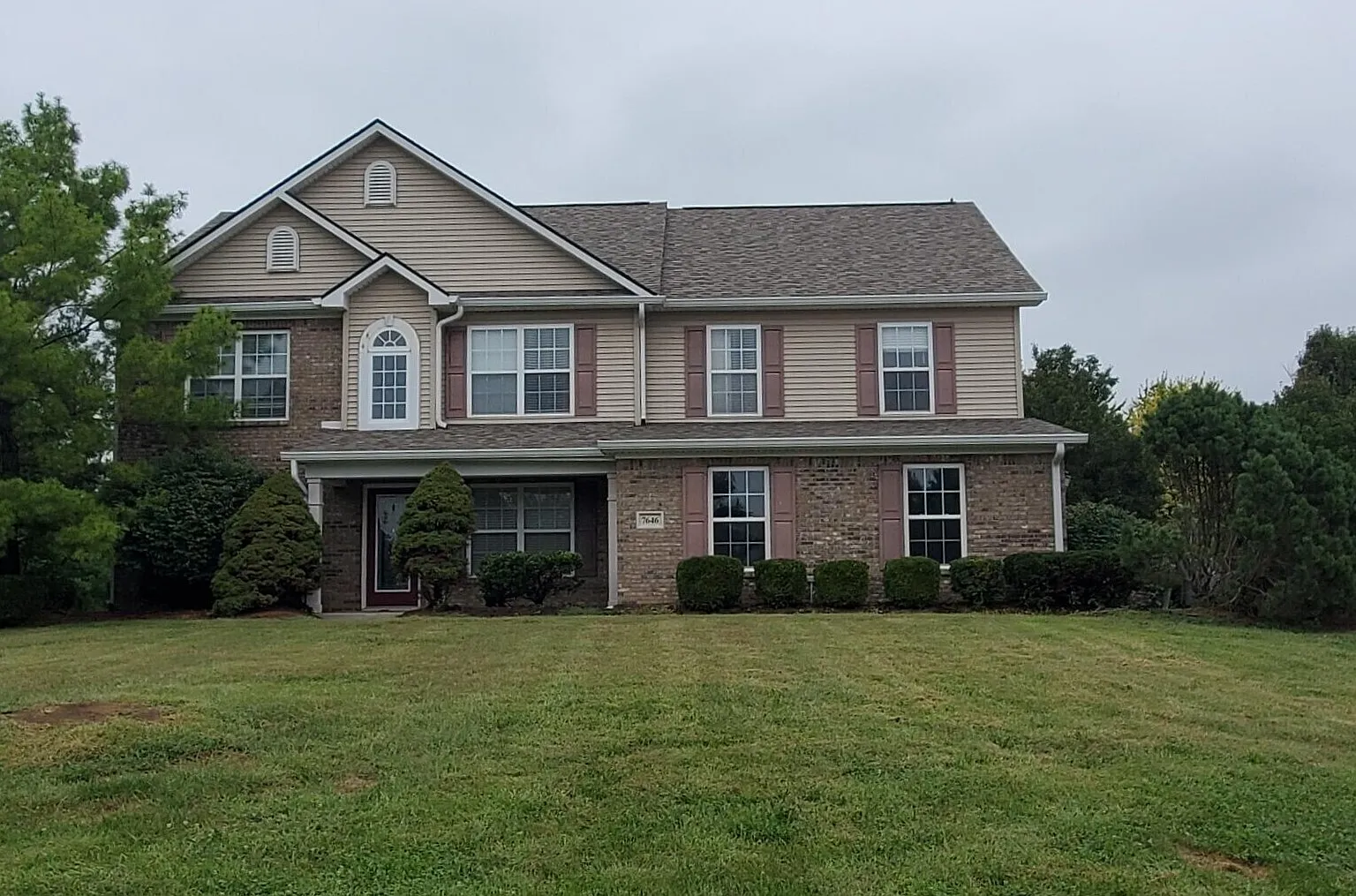 4 bed, 2.5 bath, 3379 sqft, $2,400 — Photo 2