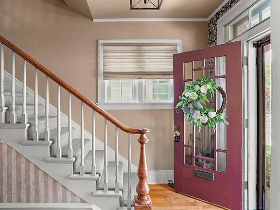 4th image of 321 Huron AVENUE