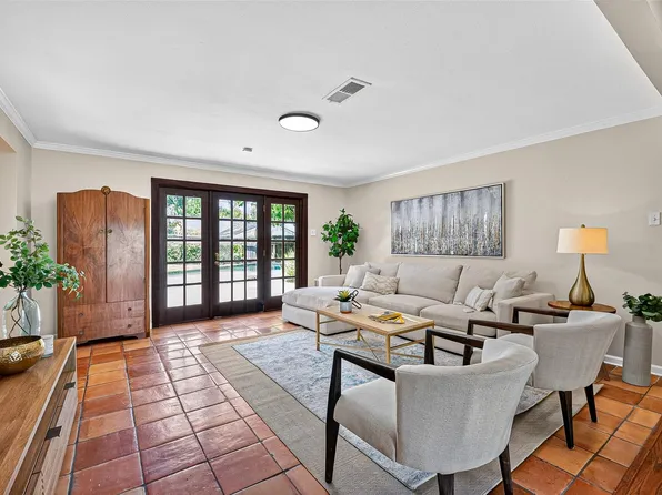 9650 Meadowcroft Dr, Houston, TX 77063