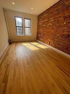 Rented by PMG Real Estate  | media 17