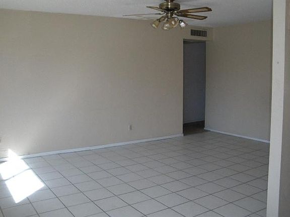 3rd image of 660 S SPUR Circle