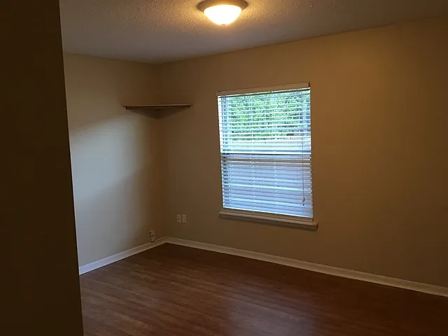 245 Johns Glen Dr — Photo 16