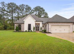 5048 House Sparrow Dr, Madisonville, LA 70447