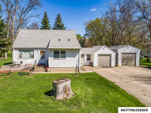 15420 300th Ct, Mason City, IA 50401