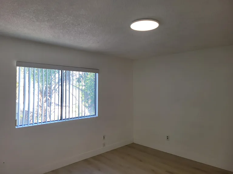 631 1/2 N Lemon Ave — Photo 5