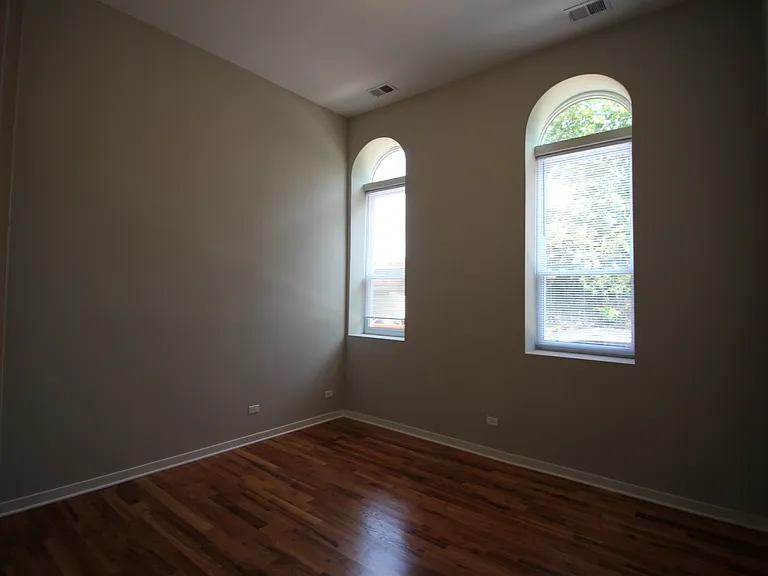 1801-03 W School St — Photo 12