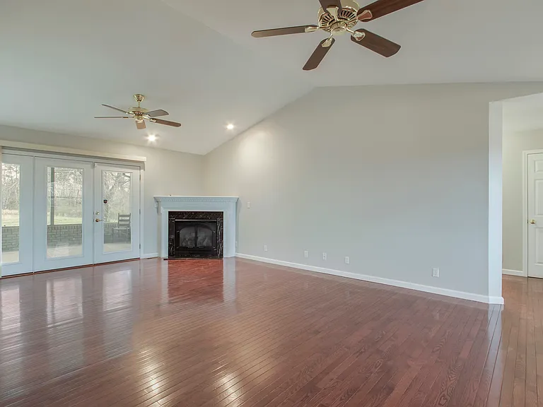 3005 Old Hollow Rd — Photo 3