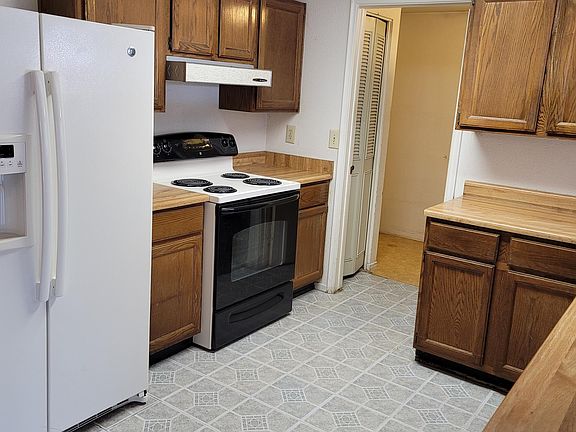 3rd image of 7122 W Indianola Ave