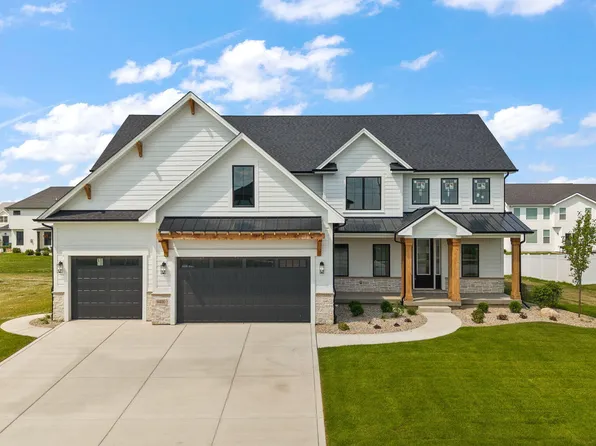 9400 Iris Dr, Saint John, IN 46373