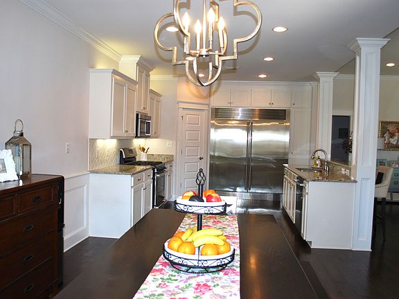 Kitchen & Dining