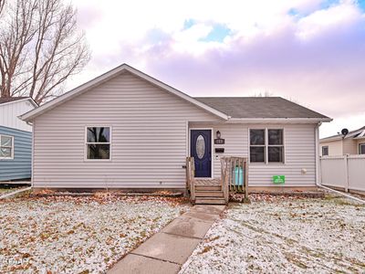 715 N 4th St, Grand Forks, ND, 58203