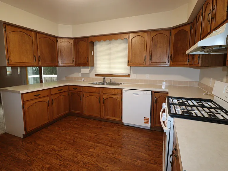 2408 S Gladys Ave — Photo 3